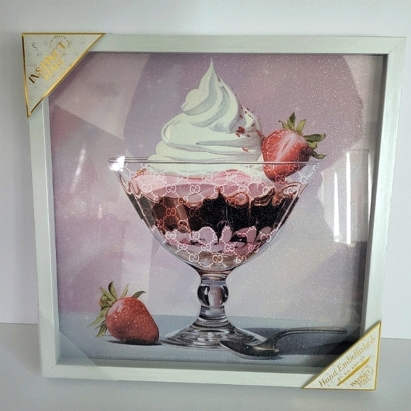 NWT 14x14 LUXURY DESIGNER Pink ice cream sundae with strawberries - Picture 1 of 3